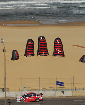 La Mano se disfraza para los eventos en la ciudad. TC 2000