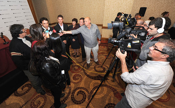 Conferencia de prensa y entrevista a Juan Eduardo García de Conrad