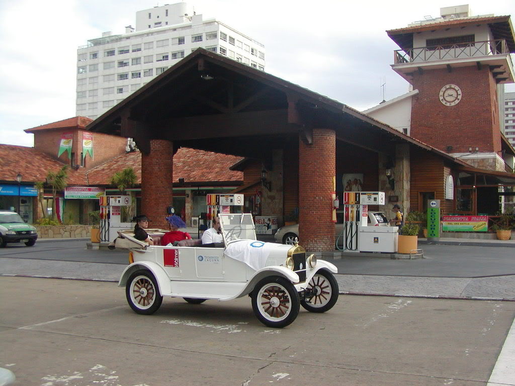 Paseo patrimonial de autos clásicos