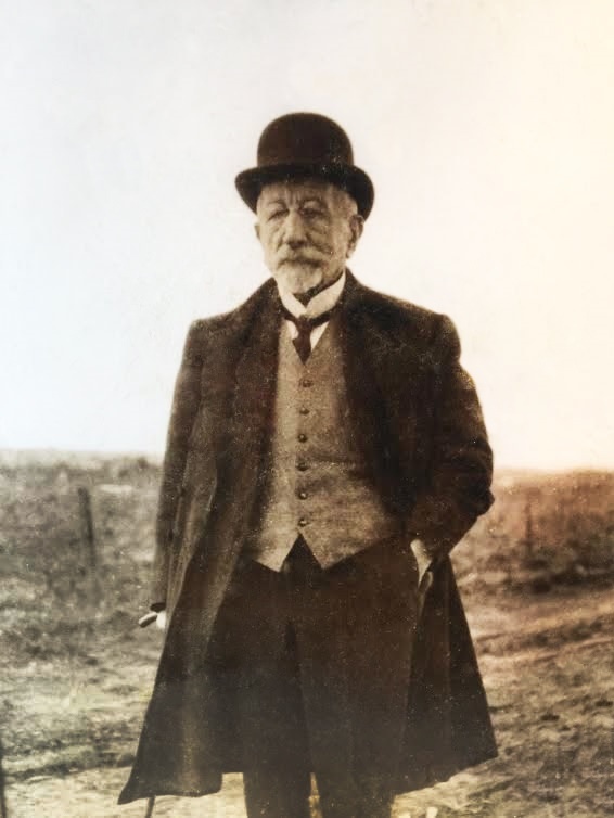 Hombre de letras y empresario marítimo, el uruguayo Antonio Lussich también se dedicó a la fascinante labor de la arboricultura, concibiendo en Punta Ballena una auténtico refugio natural.