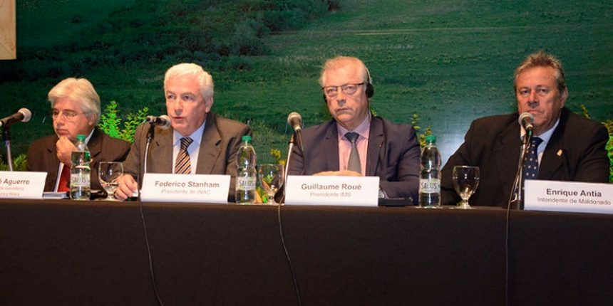Ministro de Ganadería, Tabaré Aguerre; el Presidente de INAC, Federico Stanham; el Presidente de IMS, Guillaume Roué; y el el Intendente de Maldonado, Ing. Enrique Antía.